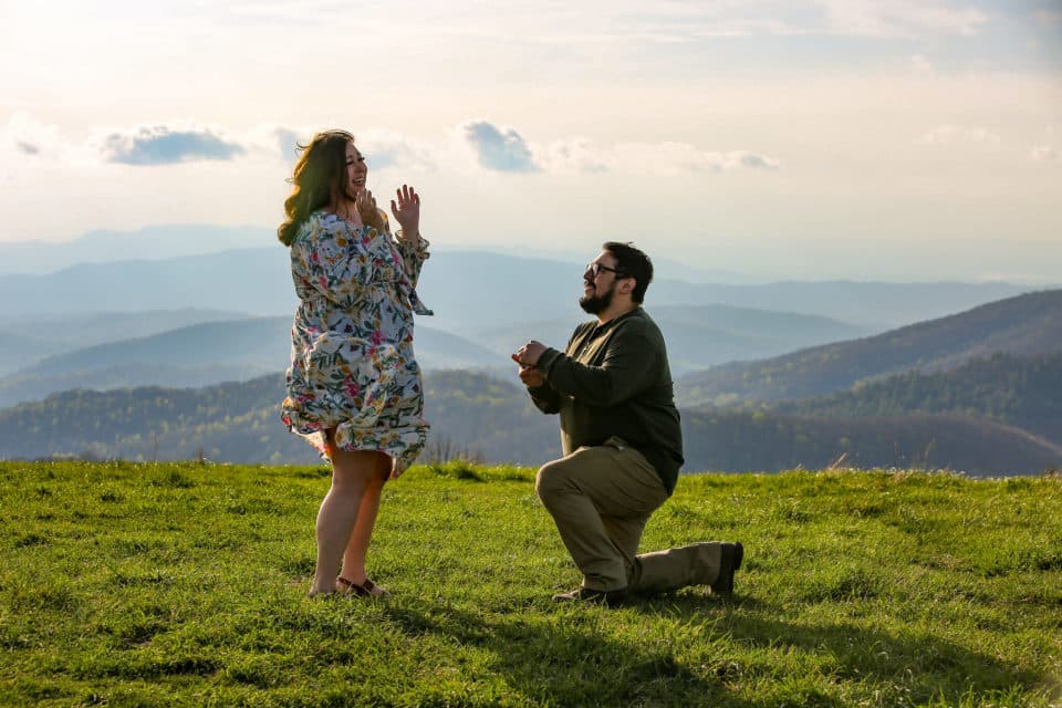 Light Shifter Studios photographs many proposals and engagement sessions around Asheville. Light Shifter Studios photographs many proposals and engagement sessions around Asheville.