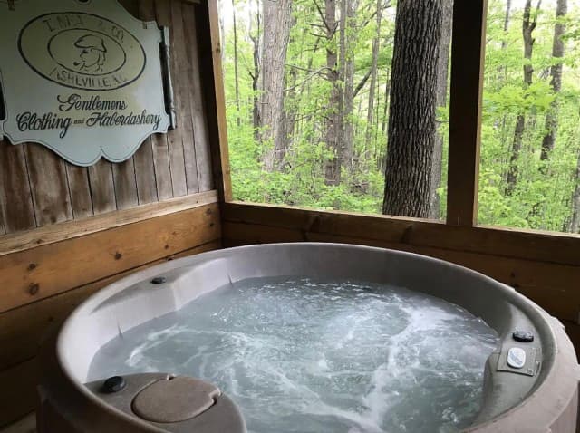 Stay in a great cabin with an awesome hot tub! Stay in a great cabin with an awesome hot tub!