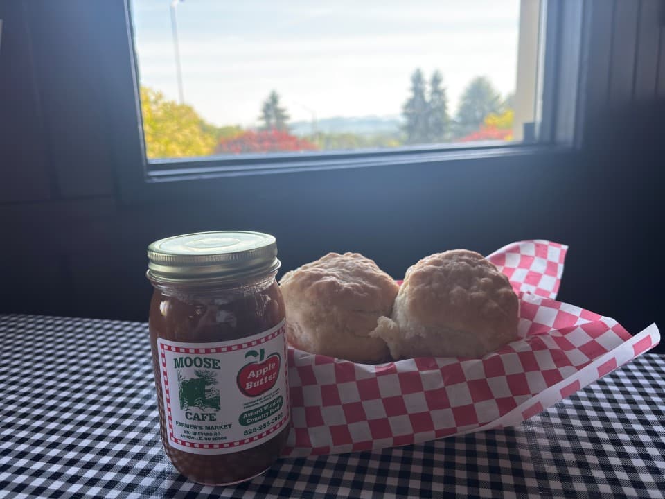 Enjoy your bisuits and Apple Butter with a mountain view! Enjoy your bisuits and Apple Butter with a mountain view!