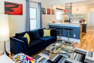 Dog-friendly Downton Annie #1 in the heart of Downtown 20% Discount Code GOLOCAL20