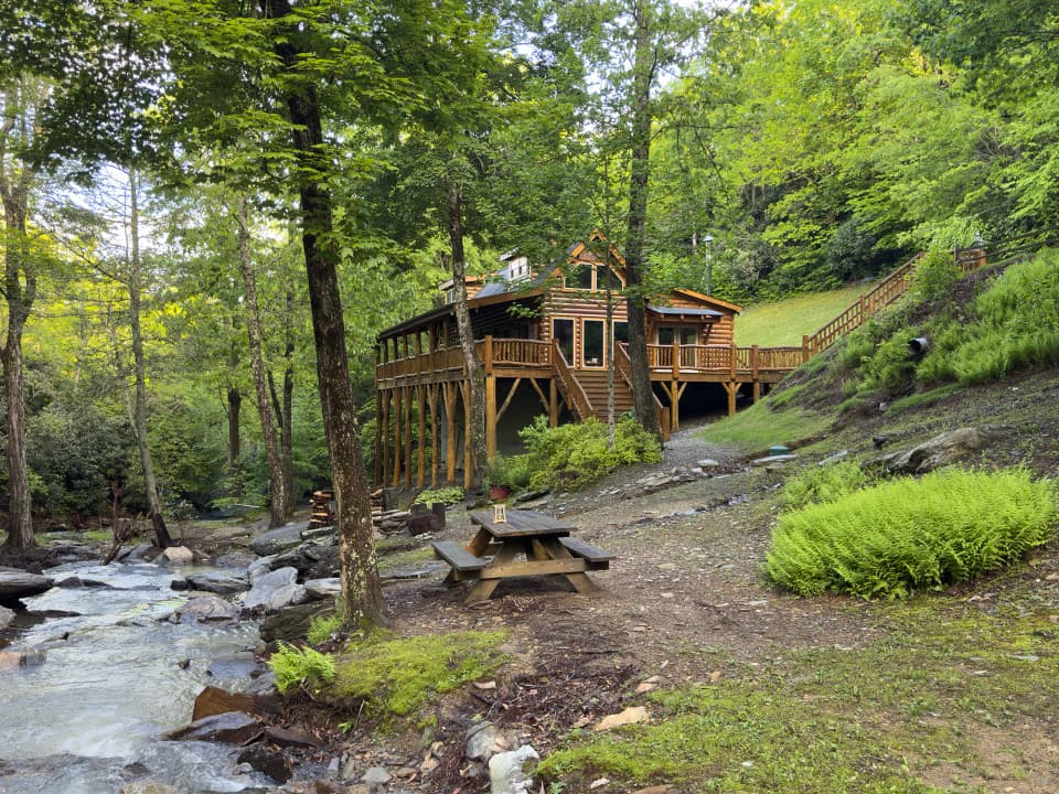 Creekside is a magical cabin in a national park like setting along a rushing creek with a private wooded setting. Creekside is a magical cabin in a national park like setting along a rushing creek with a private wooded setting.