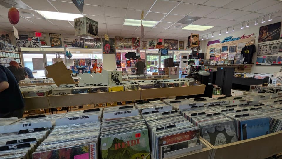 Thousands of new & used LPs! Thousands of new & used LPs!