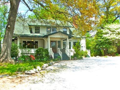 Oakland Cottage weekdays - Attach a Monday, Tuesday or Wednesday night to your stay and save!