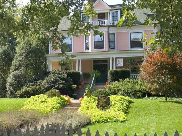 accommodation_lionandrose.jpg accommodation_lionandrose.jpg