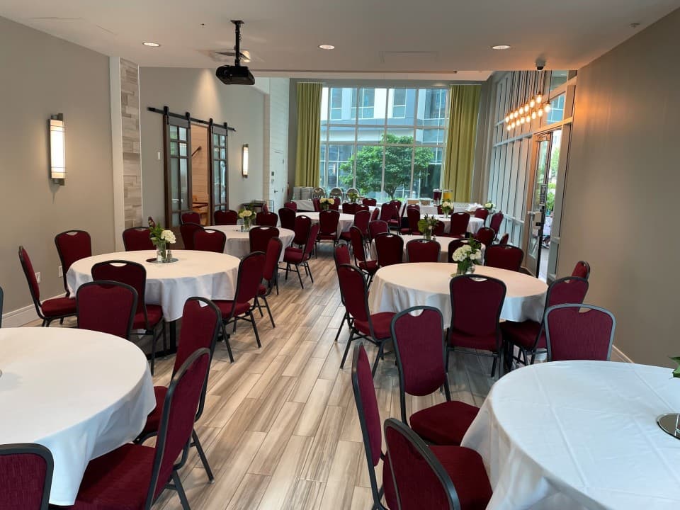 Amazing open feel ballroom great for meetings, rehearsal dinners and other social gatherings! Amazing open feel ballroom great for meetings, rehearsal dinners and other social gatherings!